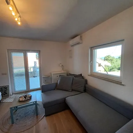 Dry Dock Apartment *